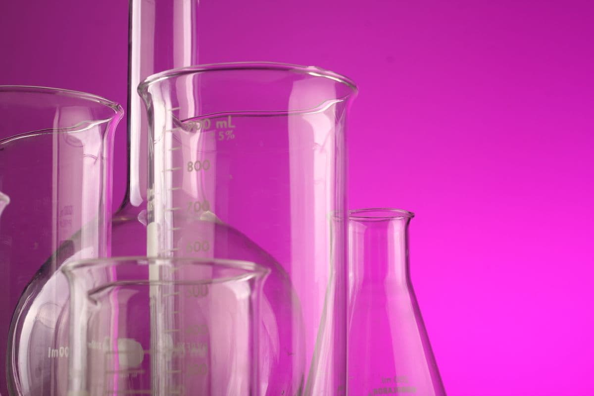 Laboratory glassware: beakers and flasks